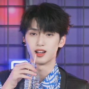 严汽水泡小熊的钢琴谱