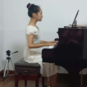 歆子＆宣子＆航子＆佳子的钢琴谱