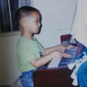 Forever Young (艾怡良)的演奏视频