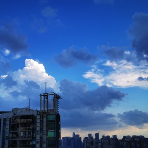 山眉海目间的钢琴谱