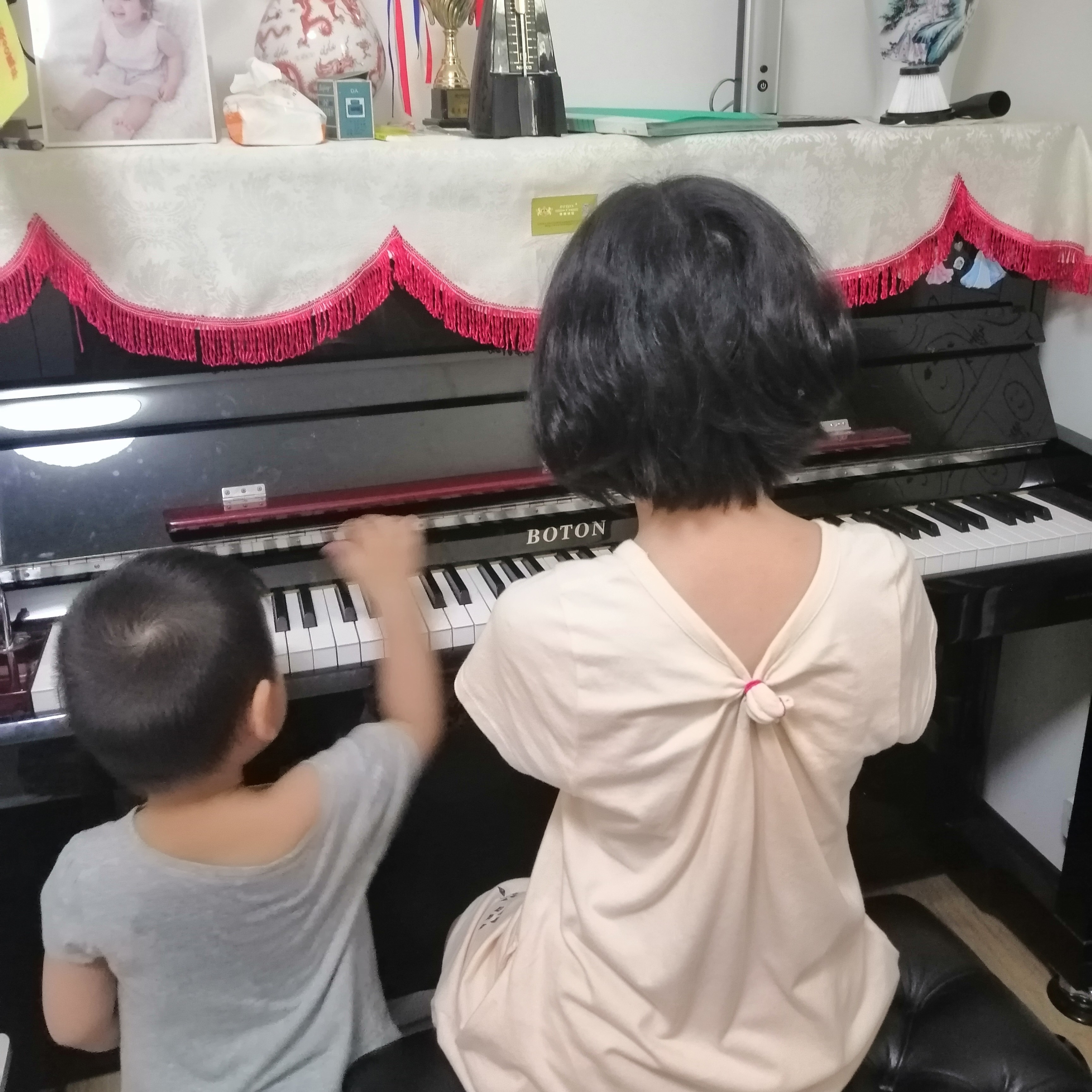 @弹钢琴的姐妹的个人空间