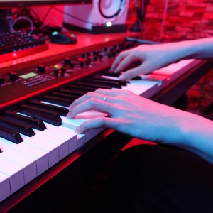 夜的第七章的演奏视频