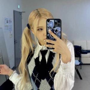 奈.ROSÉ的钢琴谱