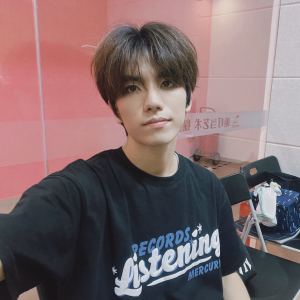 闪亮的山脉的演奏视频