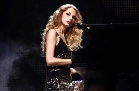 Love Story (Taylor Swift)的演奏视频