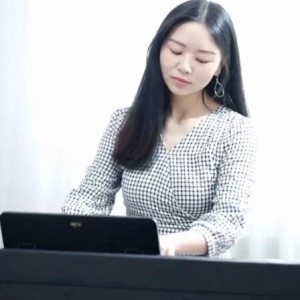 青山绿野的演奏视频