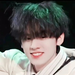 小左信皓極其不好(開學不常在)的個人空間