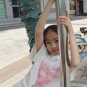 家里四个的钢琴谱