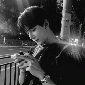 A拥抱明天的钢琴谱