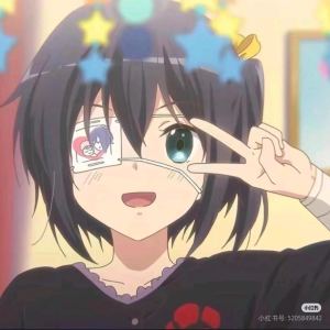 六花在弹琴的钢琴谱