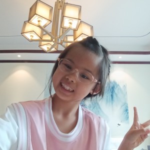爱笑的何佳霖的钢琴谱