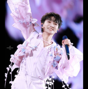 卡布大人万岁（换头像叻！）的钢琴谱