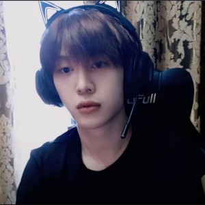 🍊橙子fcc💜💜💜💜的钢琴谱