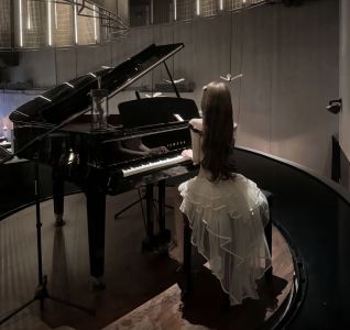 西班牙舞曲的演奏视频