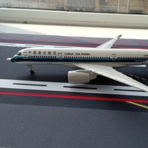 一架南航的350的钢琴谱