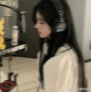 装抑郁被狗追的钢琴谱