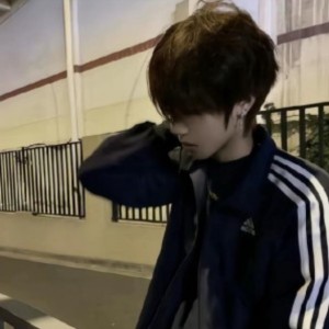 AAA.卖二手房中介詻詻.的钢琴谱