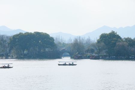 临岸的钢琴谱