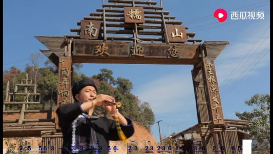 哈尼情歌(葫芦丝)-钢琴谱