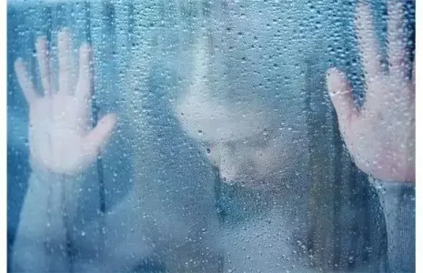 忧伤飘满雨季-钢琴谱