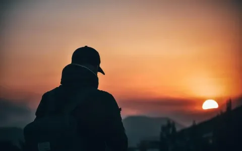 等我熬过了人生的苦和愁-钢琴谱