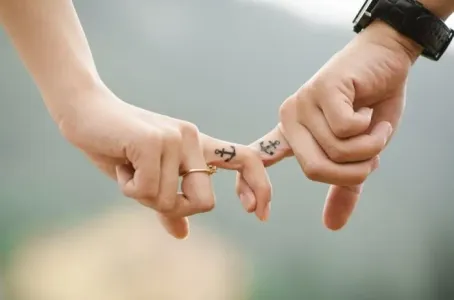 幸福的人差我一个-钢琴谱