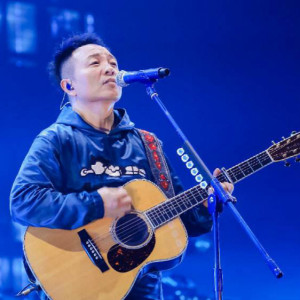 云天城市星空剪影吉他谱