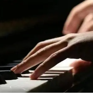 爱的故事-钢琴谱