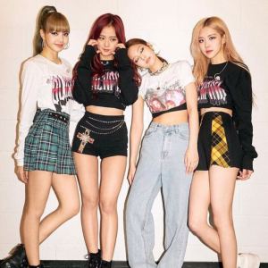 四闺女Black pink钢琴谱