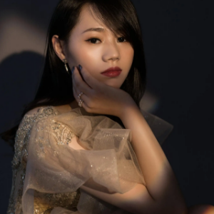 蔷薇团长标签:独奏谱国语流行作曲:刘艺新作词:张凤敏来源:无播放量:2