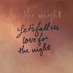 好听易弹【Let's Fall in Love for the Night】FINNEAS-钢琴谱