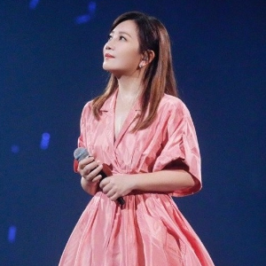 住在心里的人 原调精编简易版 梁静茹 网络热歌 新手易弹（2025年总台春晚和央视新闻共同出品）-钢琴谱