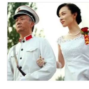 父亲简易版带低音标记歌词-钢琴谱