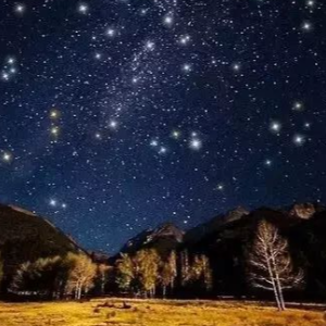 简易版《夜空中最亮的星》-钢琴谱