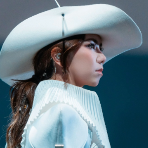 光年之外钢琴简谱 数字双手