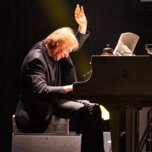 水边的阿狄丽娜钢琴简谱 数字双手