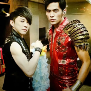 爱你没差钢琴简谱 数字双手 周杰伦