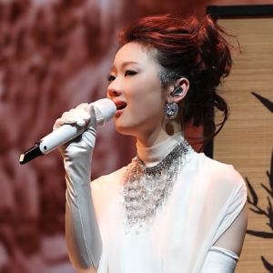 往事只能回味+天涯歌女-单依纯-Bb调-钢琴谱