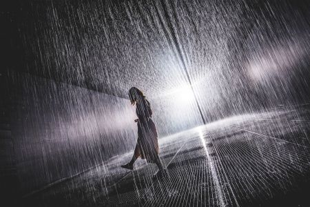 淋雨的人-钢琴谱