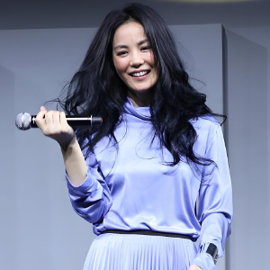 主角-王菲 原调精编简易版 好听易弹 网络热歌（电视剧《主角》主题曲）-钢琴谱